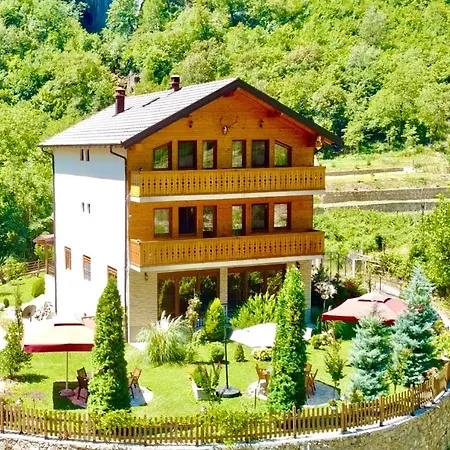 Alexander Bed & Breakfast *