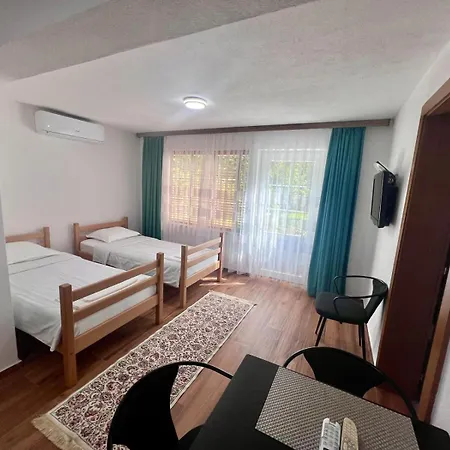 Alexander Bed & Breakfast *