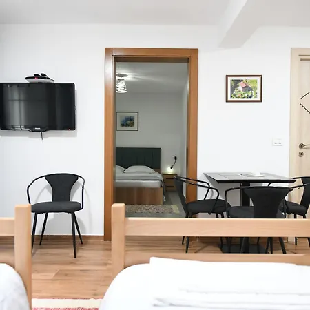 Alexander Bed & Breakfast *