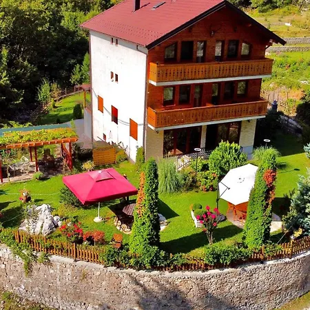 Alexander Bed & Breakfast *