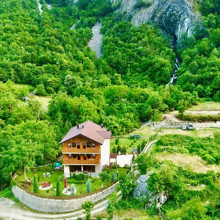 فندق مبيت وإفطار Alexander فالبني