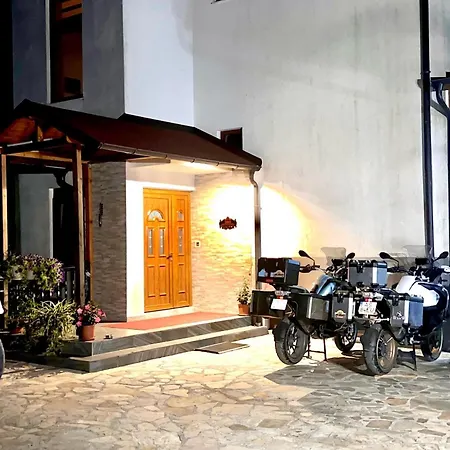 فندق مبيت وإفطار Alexander *