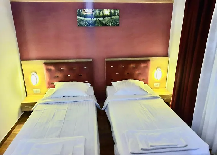 Alexander 瓦勒博内